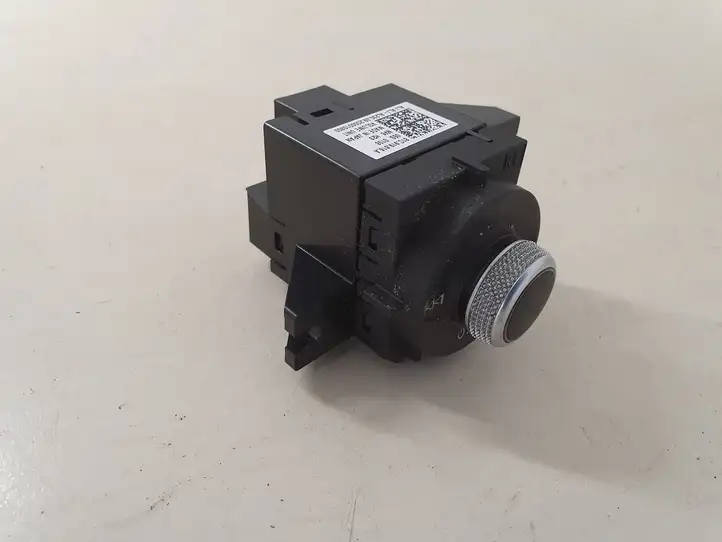 Audi Q2 - (2021 - )  81C919616A Включатель регулировки звука