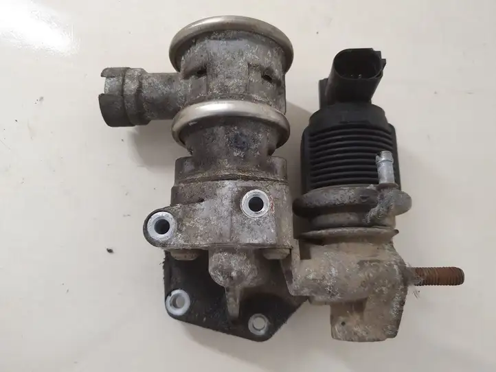 Volkswagen Touran I (2003 - 2010) 06A131166E Клапан EGR — фото 1
