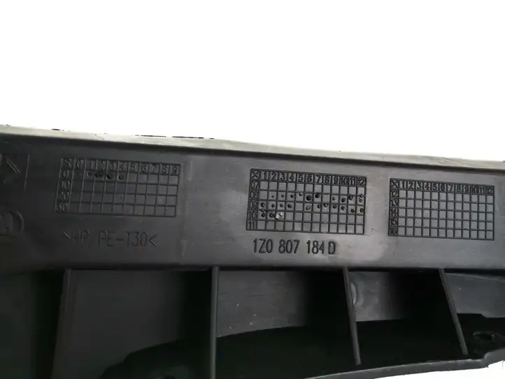 Skoda Octavia Mk2 (1Z) (2004 - 2013) 1z0807184d Кронштейн переднего бампера — фото 7