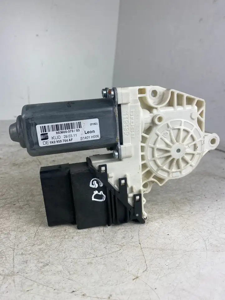 Seat Leon (1P) (2005 - 2012) 1K0959704AF Стеклоподъемник задней двери — фото 1