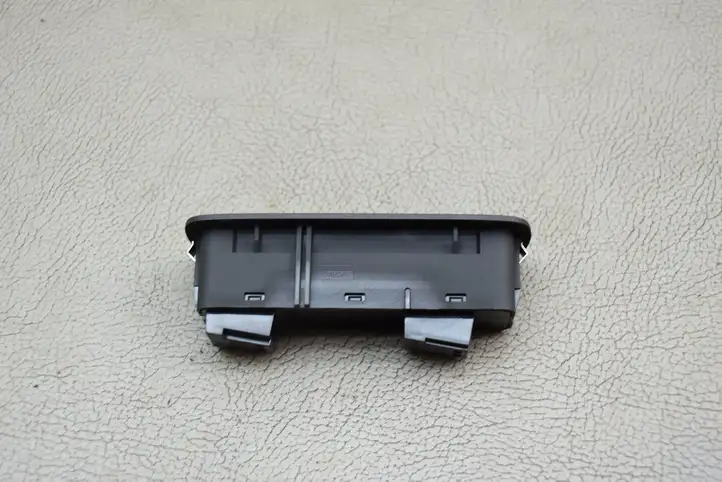 Volvo XC90 (2014 - 2019) 31376484 Кнопка фаркопа в багажнике — фото 5