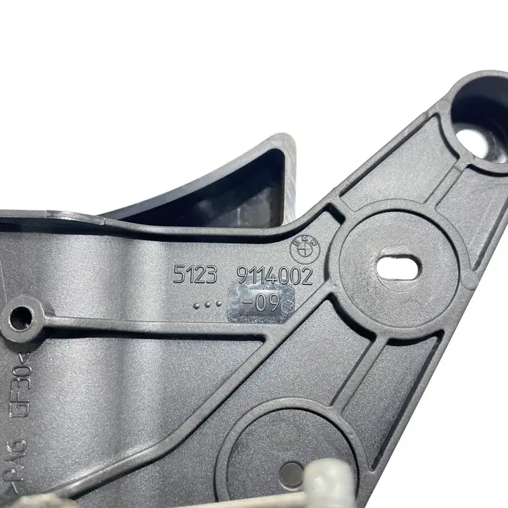 BMW 5 F10 F11 (2009 - 2016)  9114002 Ручка капота