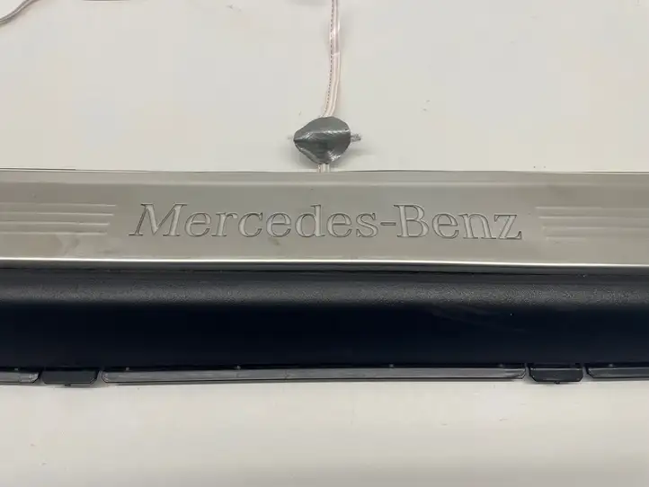 Mercedes-Benz C W205 (2014 - 2021) a2056800935 Внутренняя отделка переднего порога — фото 6