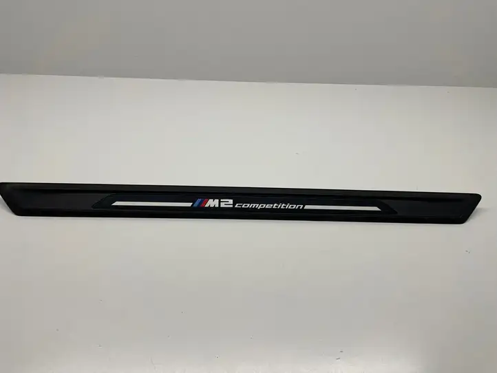 BMW M2 F87 (2018 - ) 7345103 Внутренняя обшивка порога (комплект) — фото 6