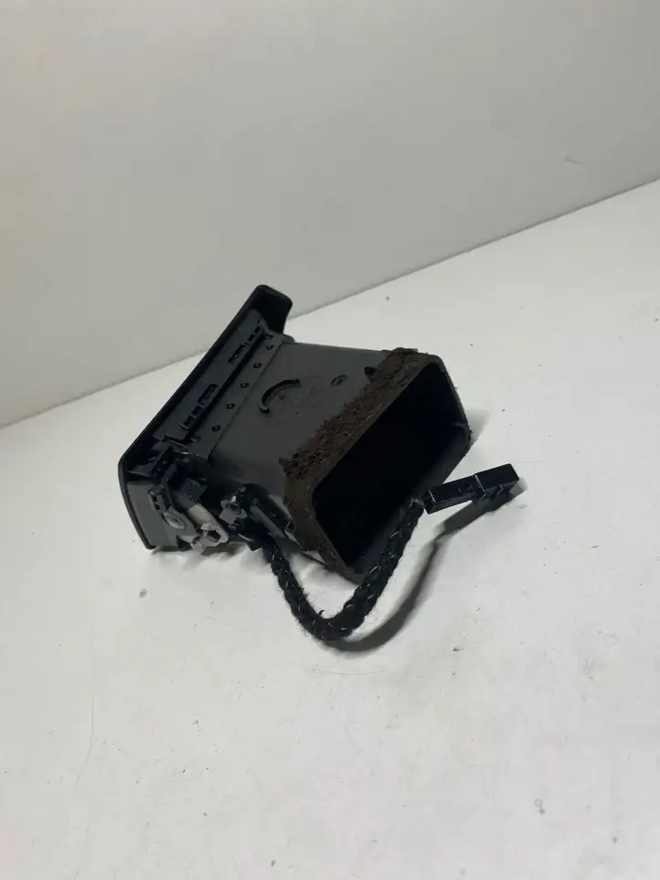 Audi A4 S4 B6 8E 8H (2000 - 2006) 8E0820901F Боковой воздушный дефлектор — фото 2