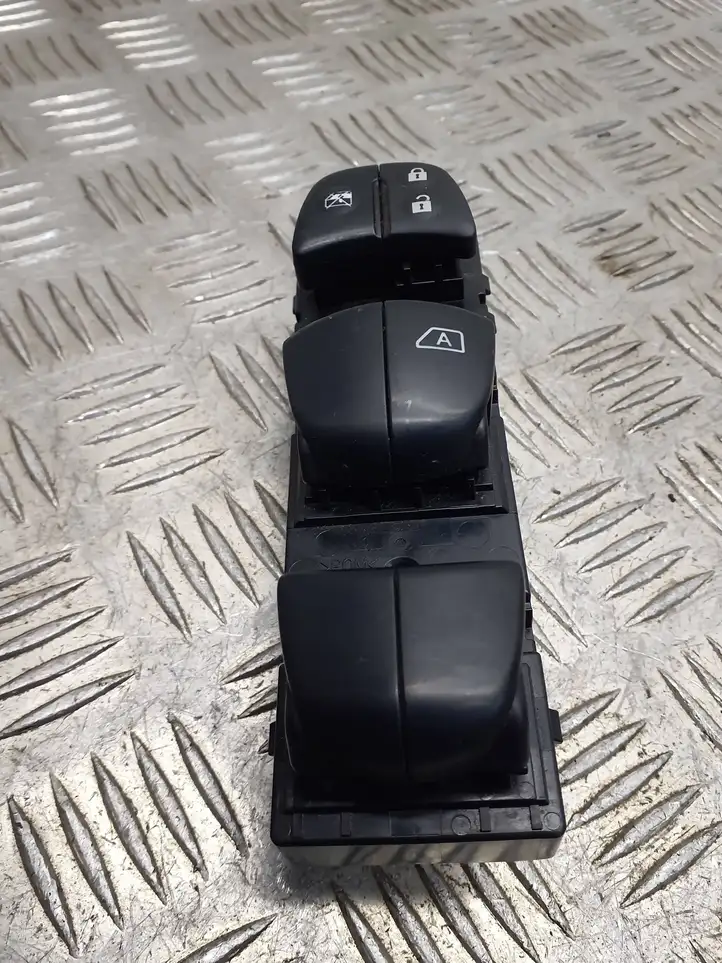 Nissan Qashqai (2013 - 2017) Кнопка стеклоподъемников — фото 1