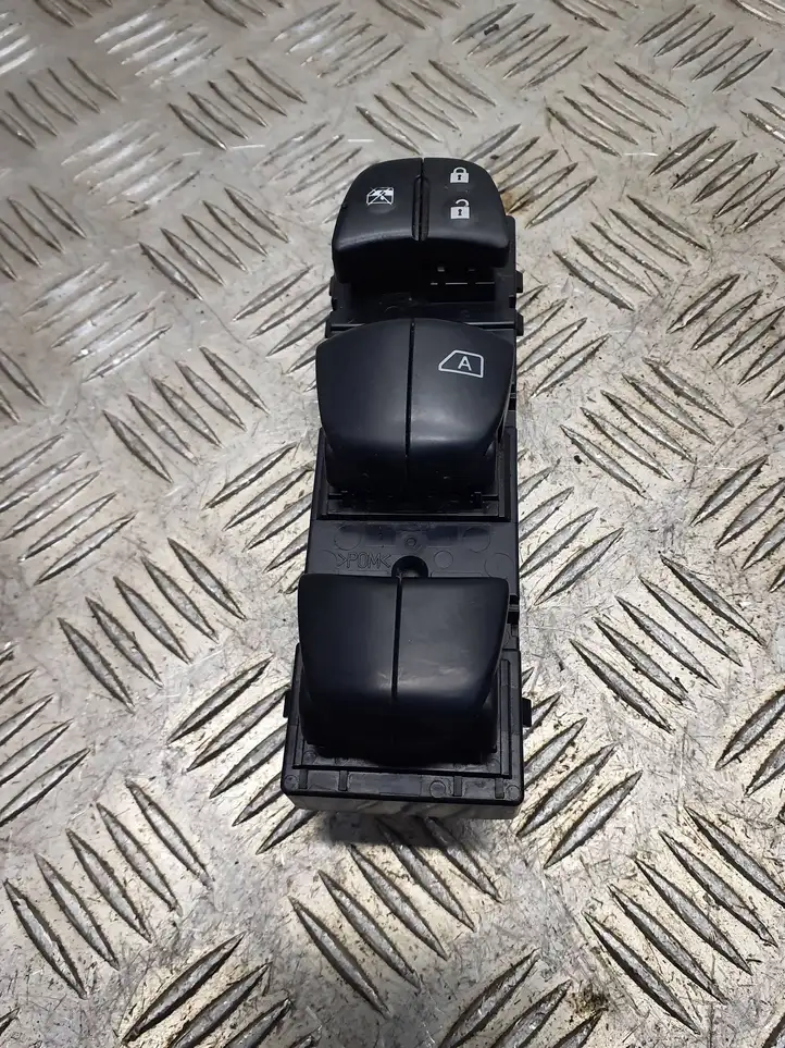 Nissan Qashqai (2013 - 2017) Кнопка стеклоподъемников — фото 2