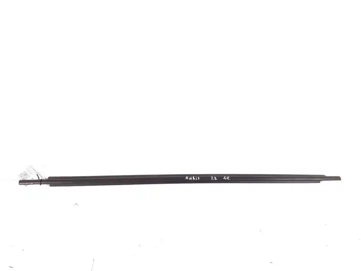 Toyota Auris 150 (2006 - 2012) 75710-02130 Накладка стекла передней двери — фото 1