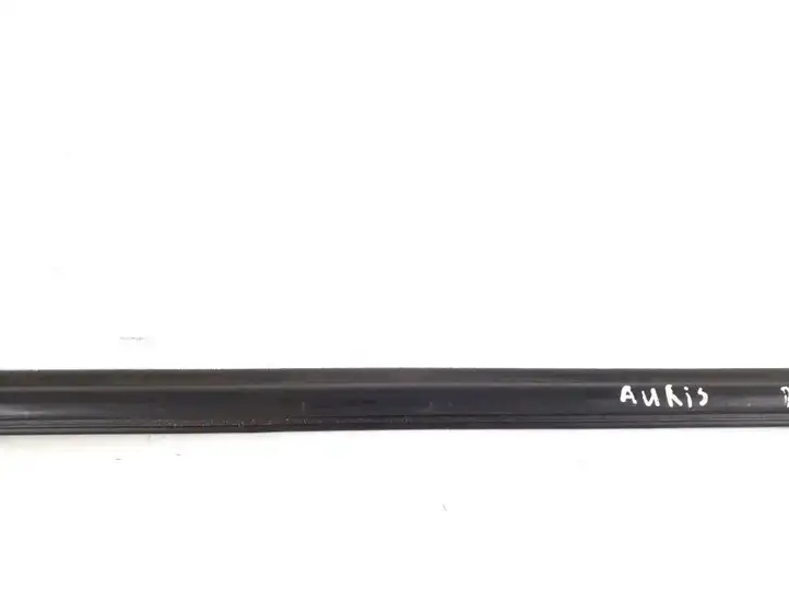 Toyota Auris 150 (2006 - 2012) 75710-02130 Накладка стекла передней двери — фото 2