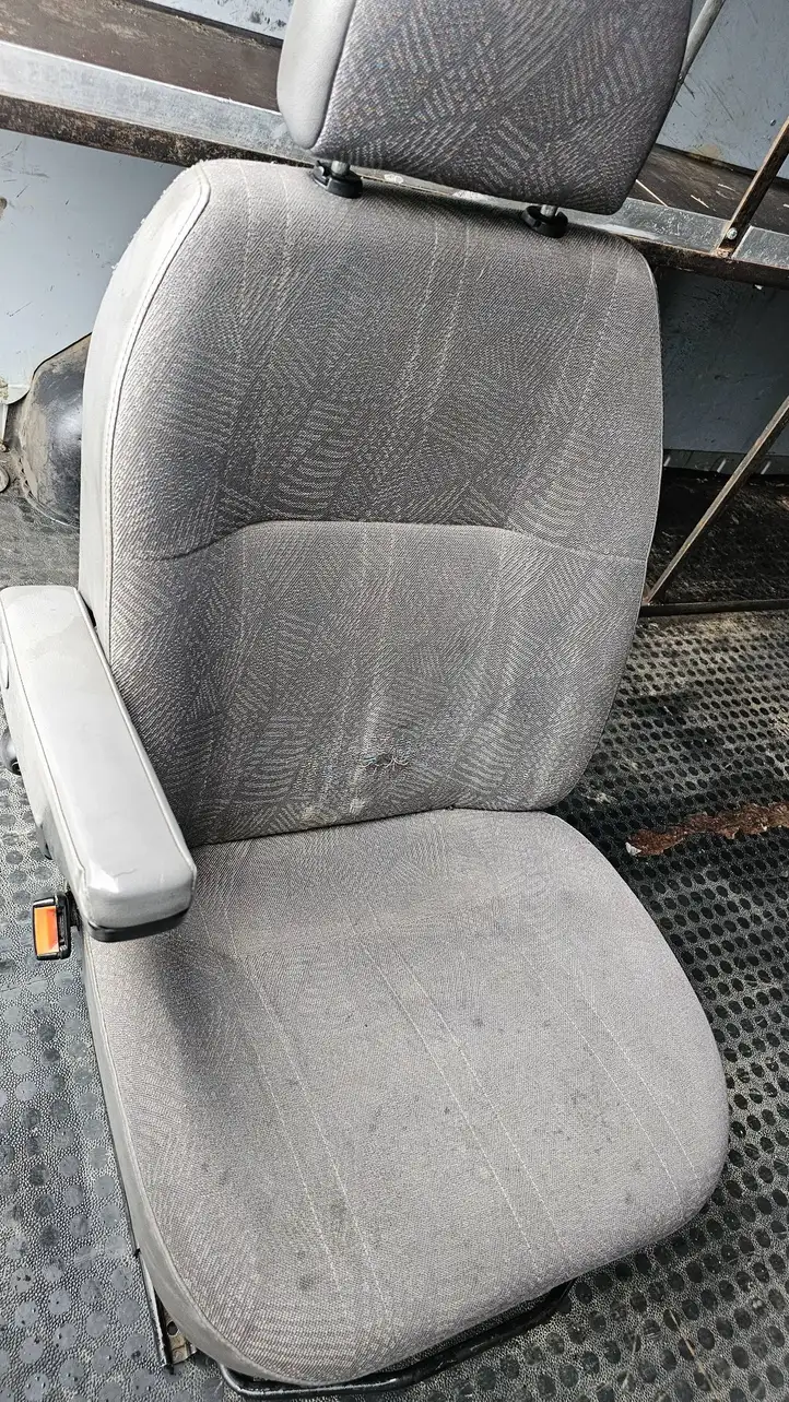 Ford Transit (2006 - 2013) Переднее сиденье водителя — фото 12