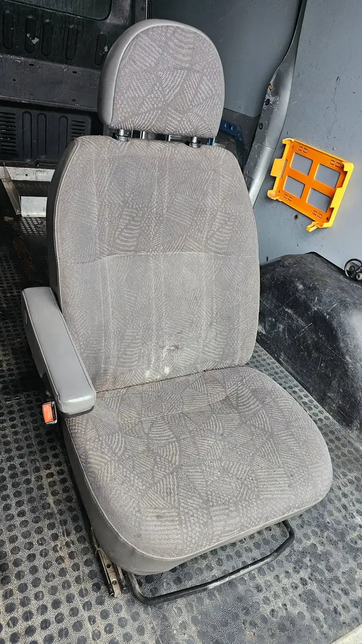 Ford Transit (2006 - 2013) Переднее сиденье водителя — фото 16