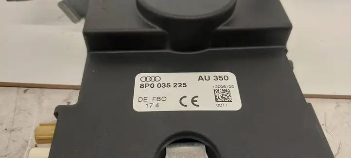 Audi A3/S3 8P (2003 - 2005) 8P0035225 Усилитель антенны — фото 5