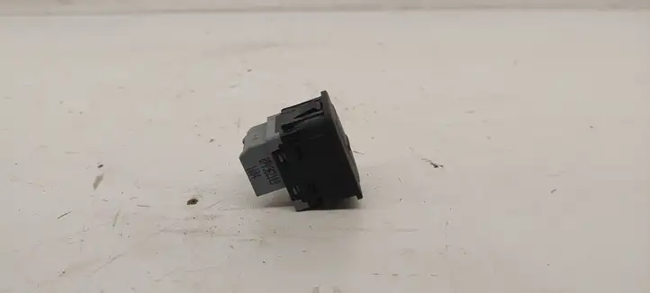 Audi A3/S3 8P (2003 - 2005) 8P0962109 Другие включатели / ручки/ переключатели — фото 4