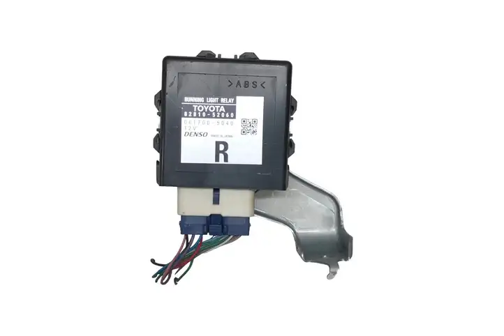 Toyota Urban Cruiser (XP110) (2007 - 2016) 8281052060 Реле освещения — фото 1