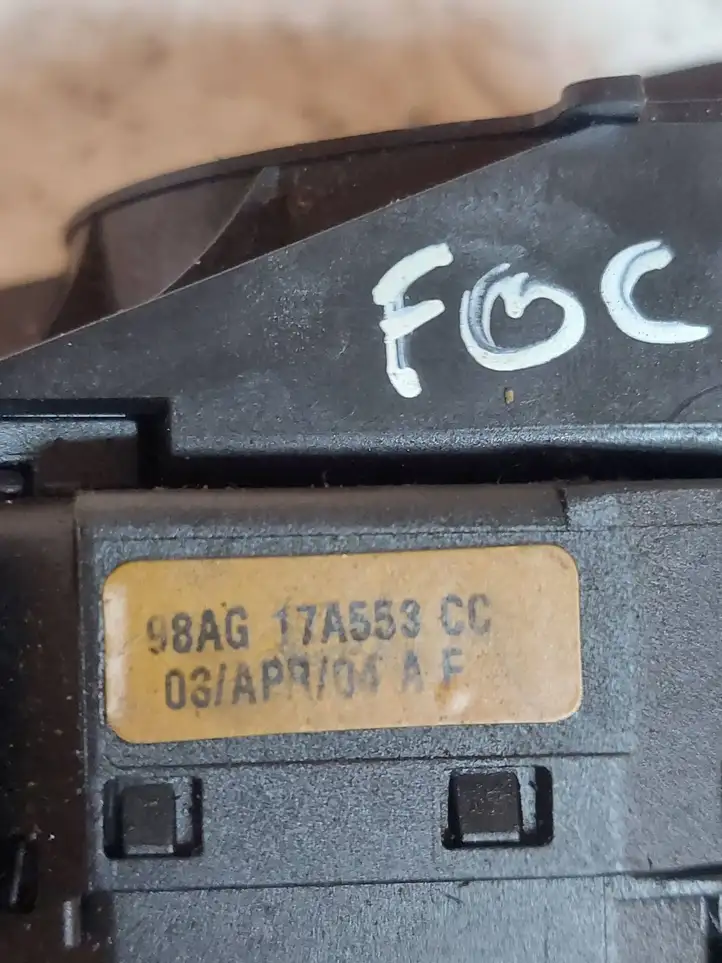 Ford Focus (1998 - 2004) 98AG17A553CC Переключатель стеклоочистителей — фото 3
