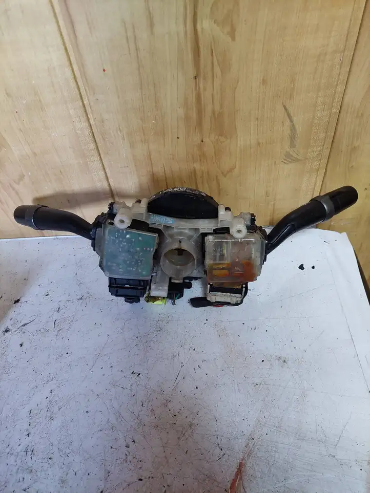 Lexus IS 220D-250-350 (2005 - 2010) 53040 Прочие детали салона — фото 2