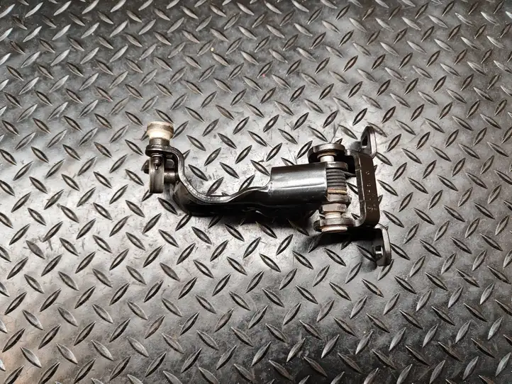 Seat Alhambra (Mk2) (2010 - 2017) 7N0843335F Средняя направляющая ролика раздвижной двери — фото 2