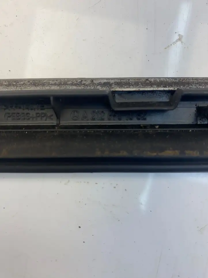 Mercedes-Benz E W212 (2009 - 2016) A2126901082 Накладка стоек лобового стекла — фото 3
