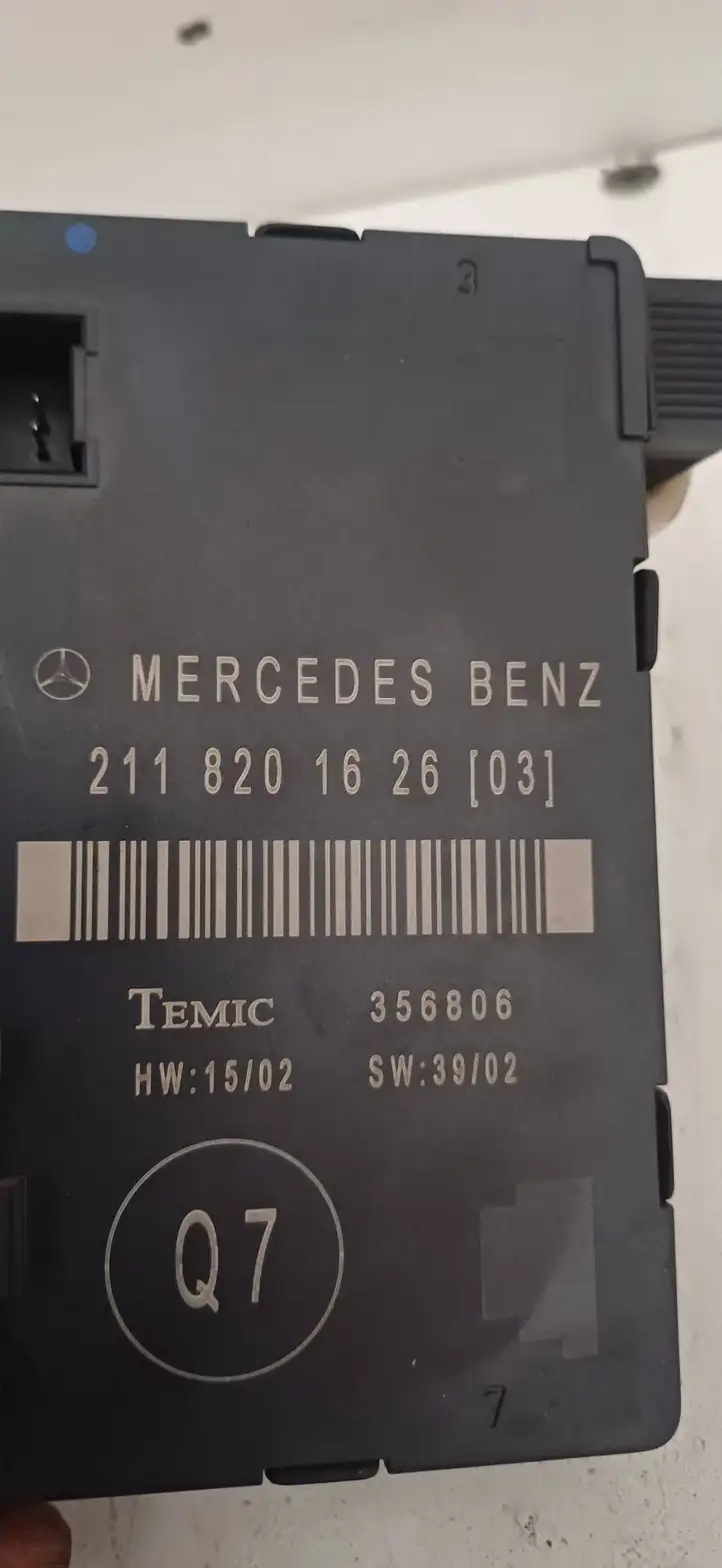 Mercedes-Benz E W211 (2002 - 2009) 2118201626 Блок управления дверью — фото 3