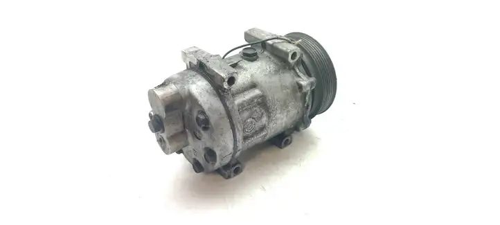 Renault Scenic I (1996 - 2003) 8200040681 Компрессор (насос) кондиционера воздуха — фото 3