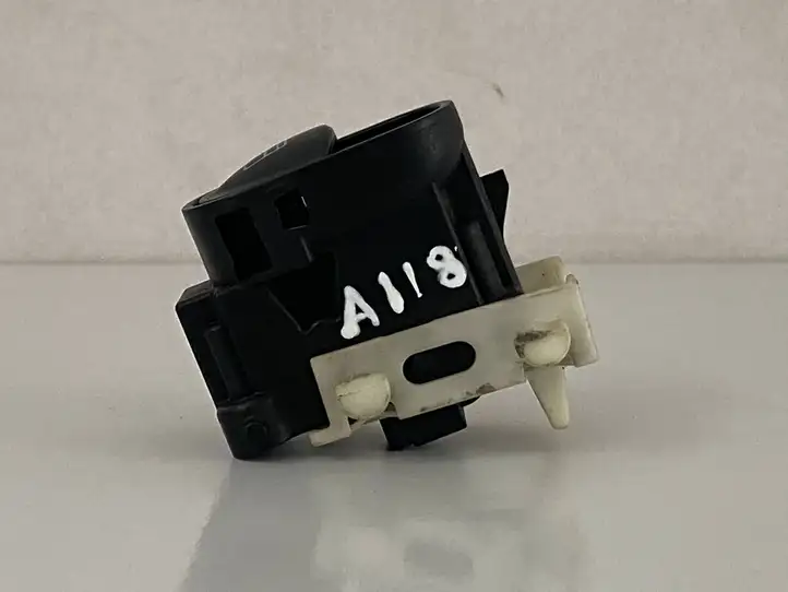 Mercedes-Benz C W203 (2000 - 2007)  A2038200210 Кнопка стеклоподъемников