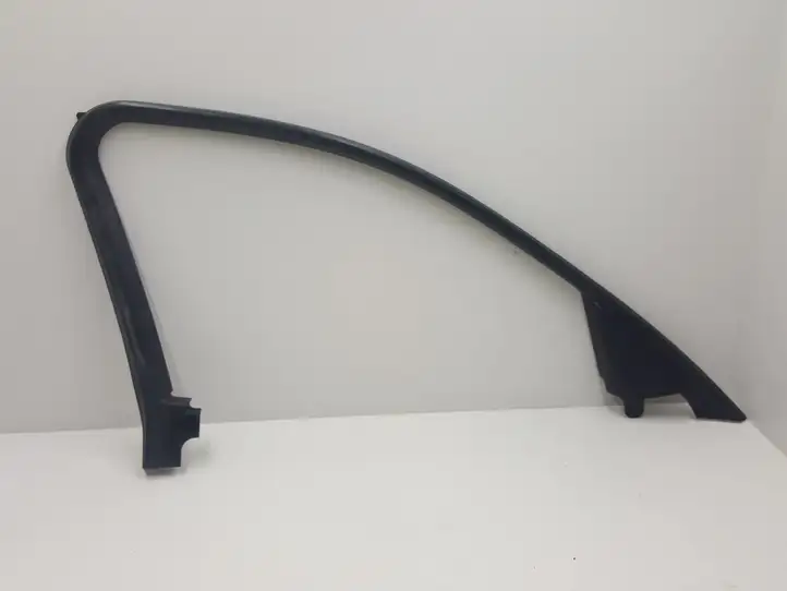 BMW 3 F30 F35 F31 (2012 - 2018) 08243000 Накладка стекла передней двери — фото 1