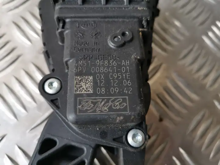 Ford Focus (2005 - 2008) 4M519F836AH Педаль акселератора — фото 2