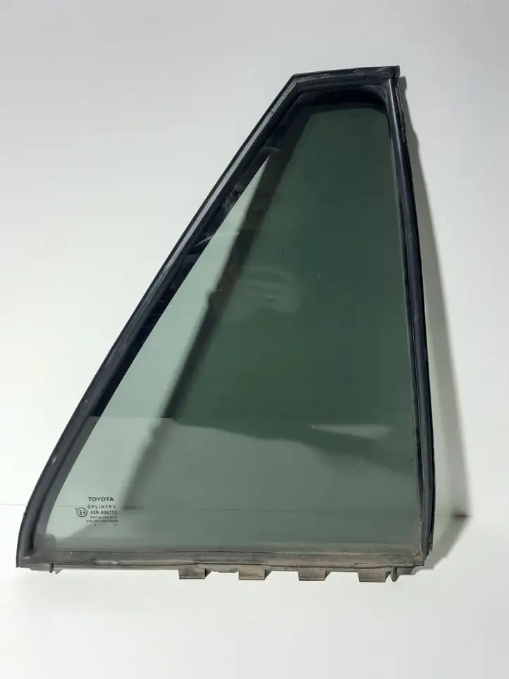 Toyota Avensis T250 (2006 - 2009) E643R006723 Заднее боковое стекло — фото 1