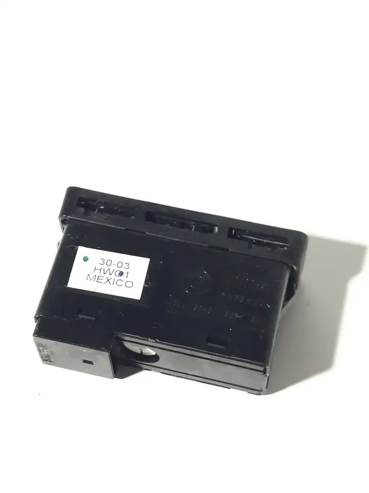 BMW 3 E46 (1998 - 2005) 61318368920 Включатель аварийных фонарей — фото 2