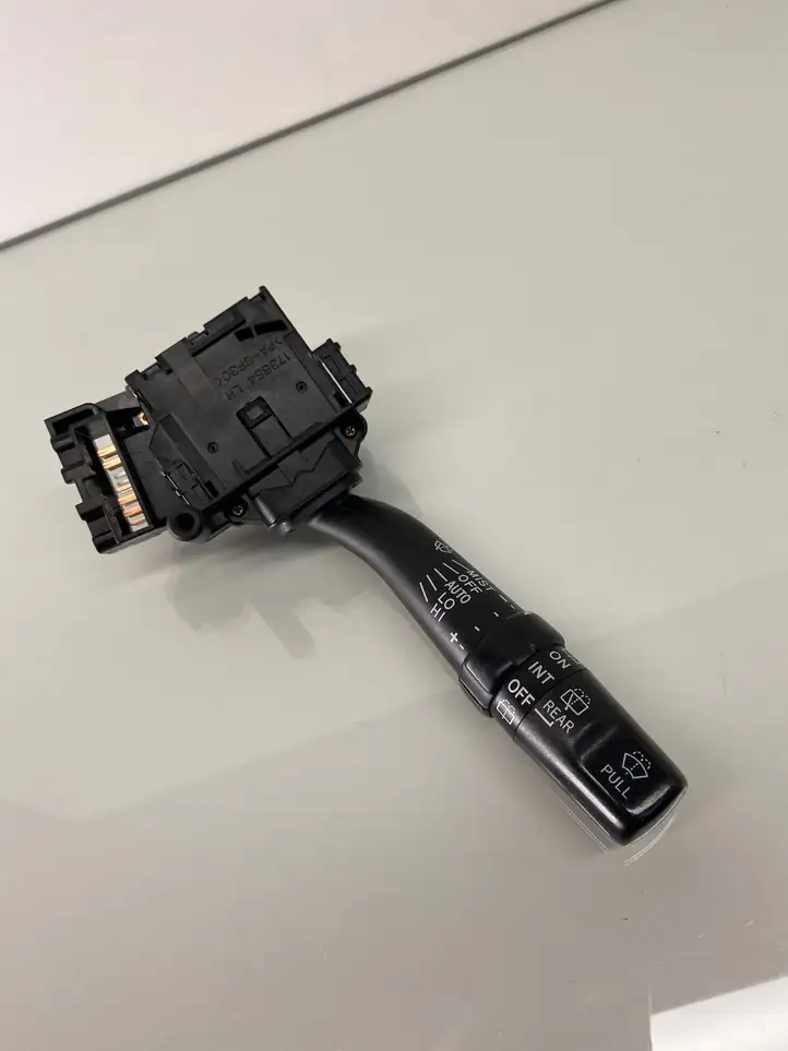 Toyota Avensis Verso (2001 - 2004) 173654 Переключатель стеклоочистителей — фото 1