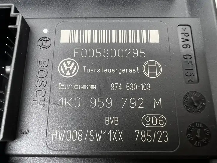 Volkswagen PASSAT B6 (2005 - 2010) 1K0959792M Мотор стеклоподъемника передний — фото 4