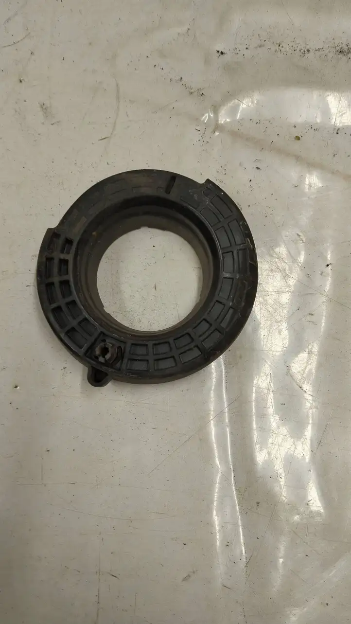 Mercedes-Benz C W205 (2014 - 2021) A2053240184 Резиновая опора пружины — фото 3