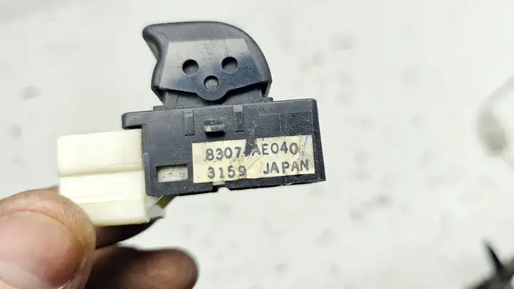 Subaru Legacy (1999 - 2003) 83071AE040 Кнопка стеклоподъемников — фото 2
