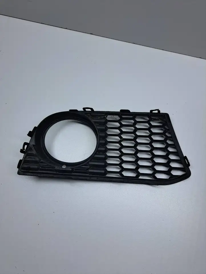 BMW 5 F10 F11 (2009 - 2016) 51117906197 Решетка противотуманной фары — фото 2
