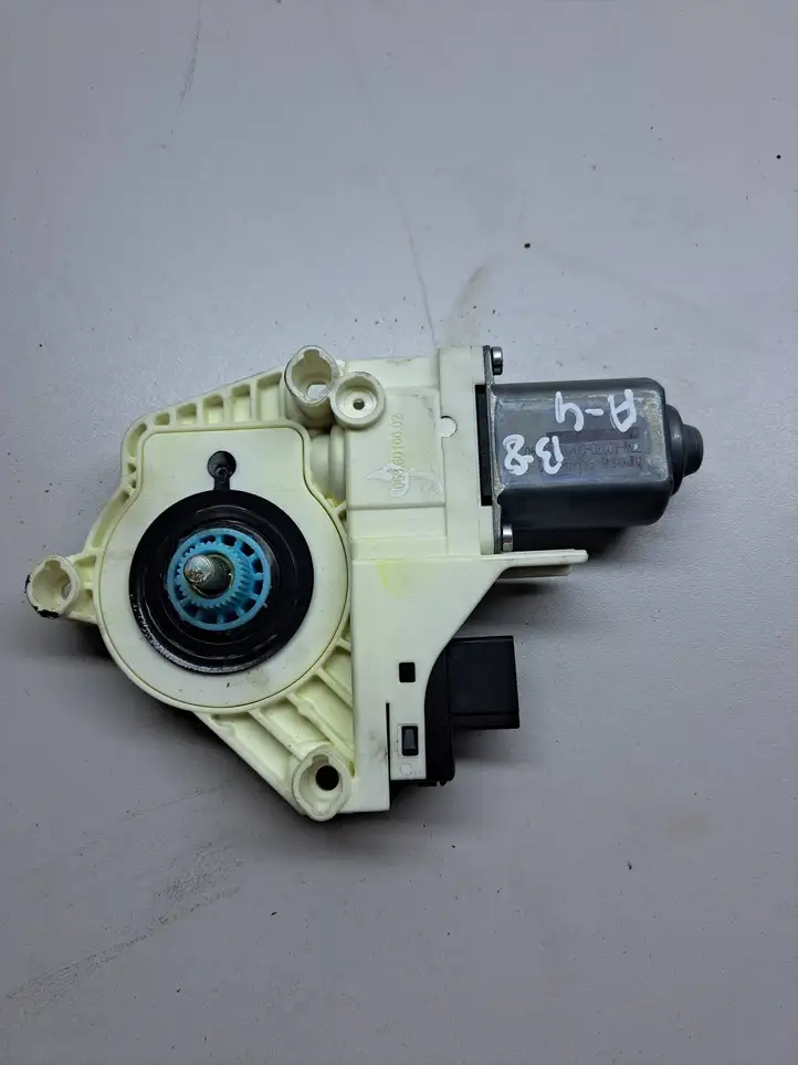Audi A4 S4 B8 8K (2007 - 2011) 8K0959811 Стеклоподъемник задней двери — фото 1
