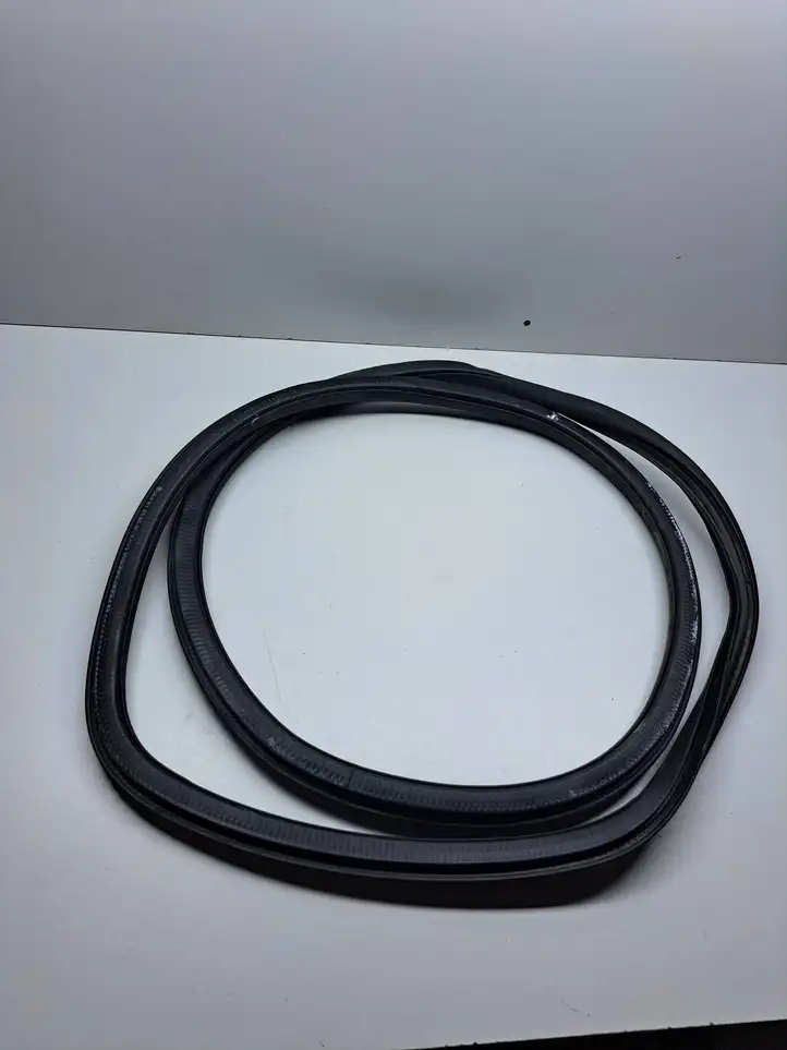 Skoda Superb B6 (3T) (2008 - 2015) 3T9867367 Уплотнитель кузова — фото 1
