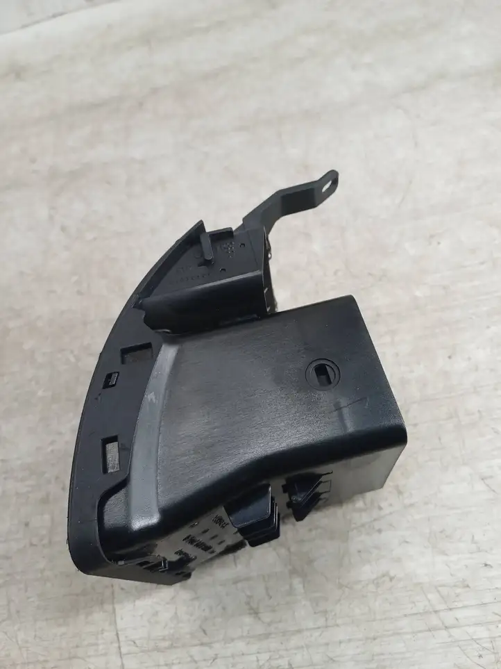 Volkswagen Touran I (2003 - 2010) 1T0819704A Боковой воздушный дефлектор — фото 2
