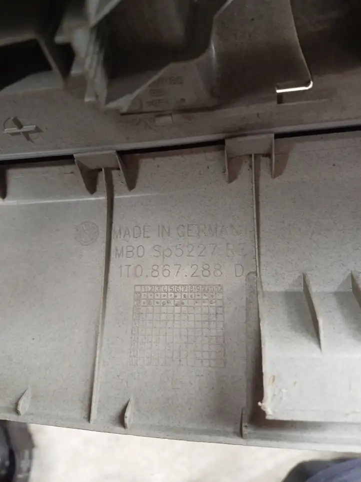 Volkswagen Touran I (2003 - 2010) 1T0867288D Верхняя обшивка стойки B — фото 6