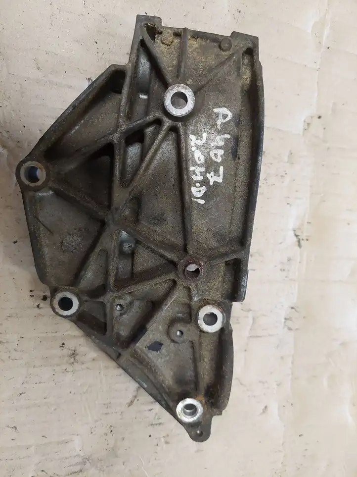 Ford Focus (2005 - 2008) 9650034280 Кронштейн генератора — фото 2
