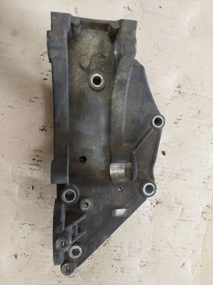 Ford Focus (2005 - 2008) 9650034280 Кронштейн генератора — фото 3