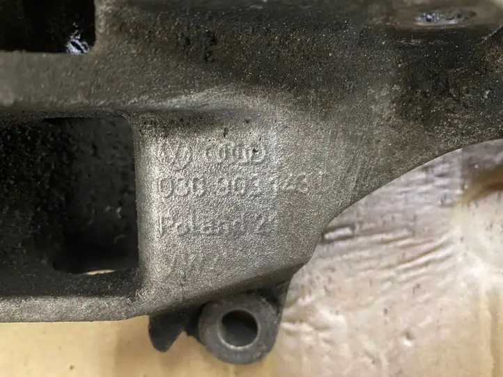 Audi A4 S4 B7 8E 8H (2004 - 2009) 03G903143D Кронштейн генератора — фото 4