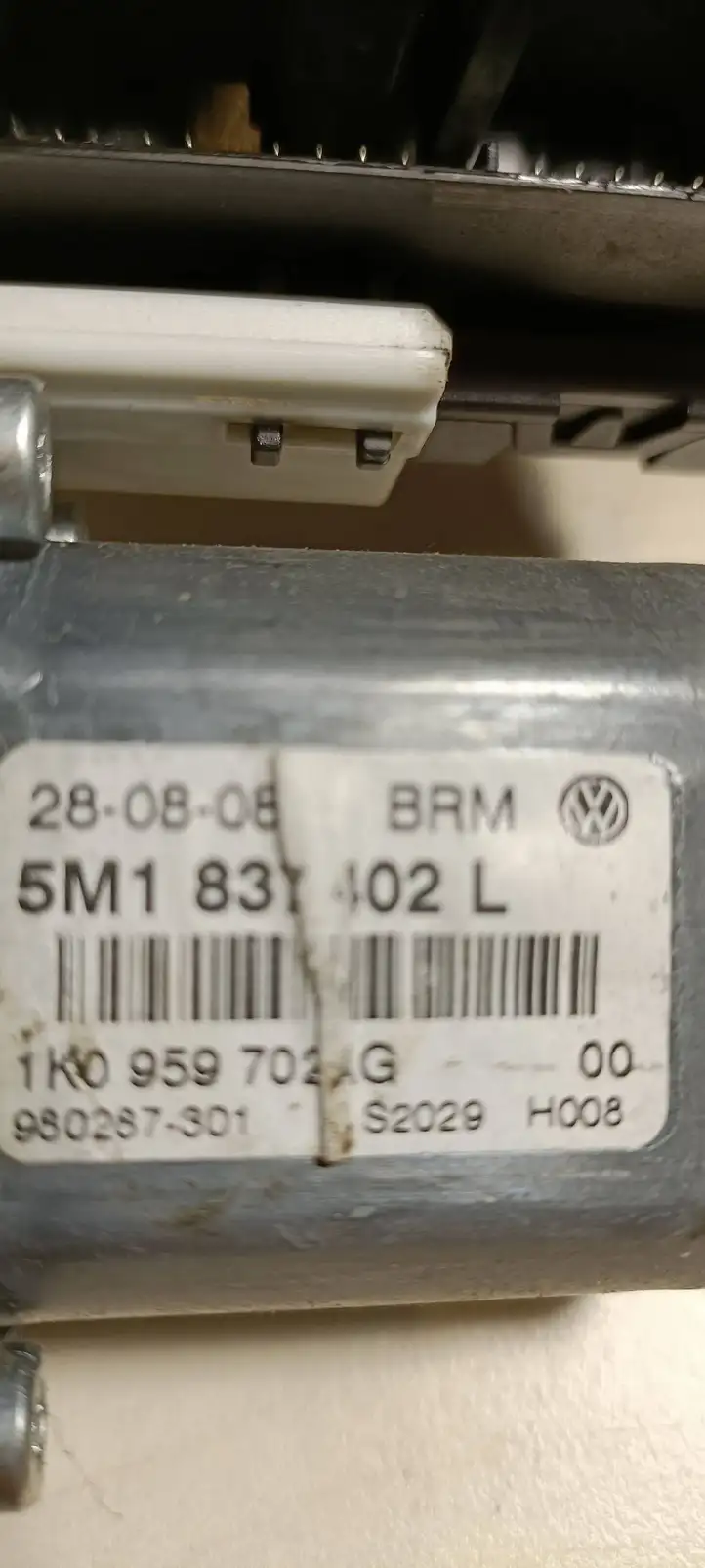 Volkswagen Golf Plus (2004 - 2008) 5M1837402L Мотор стеклоподъемника передний — фото 5