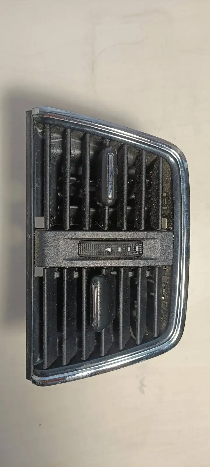 Skoda Octavia Mk3 (5E) (2013 - 2019) 5E0819203A Задняя пепельница — фото 1