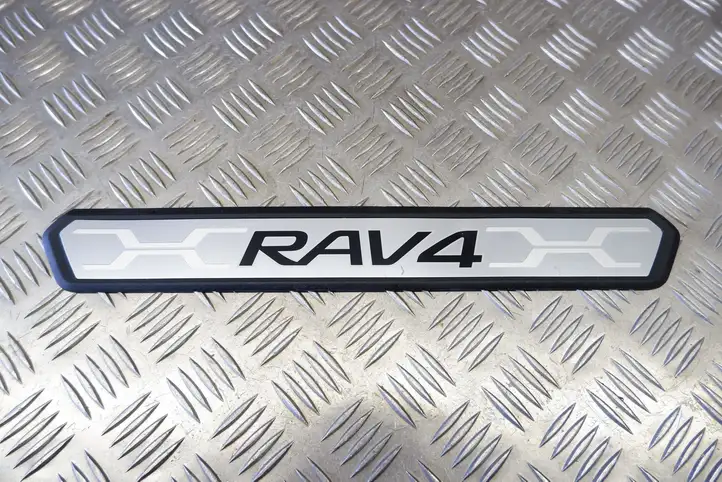 Toyota RAV 4 (XA50) (2018 - ) 67913YY160 Внутренняя отделка переднего порога — фото 1