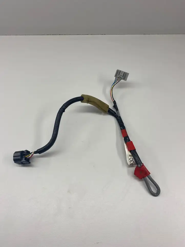 Toyota Land Cruiser (J120) (2002 - 2009) 8216660330 Прочая электропроводка — фото 1