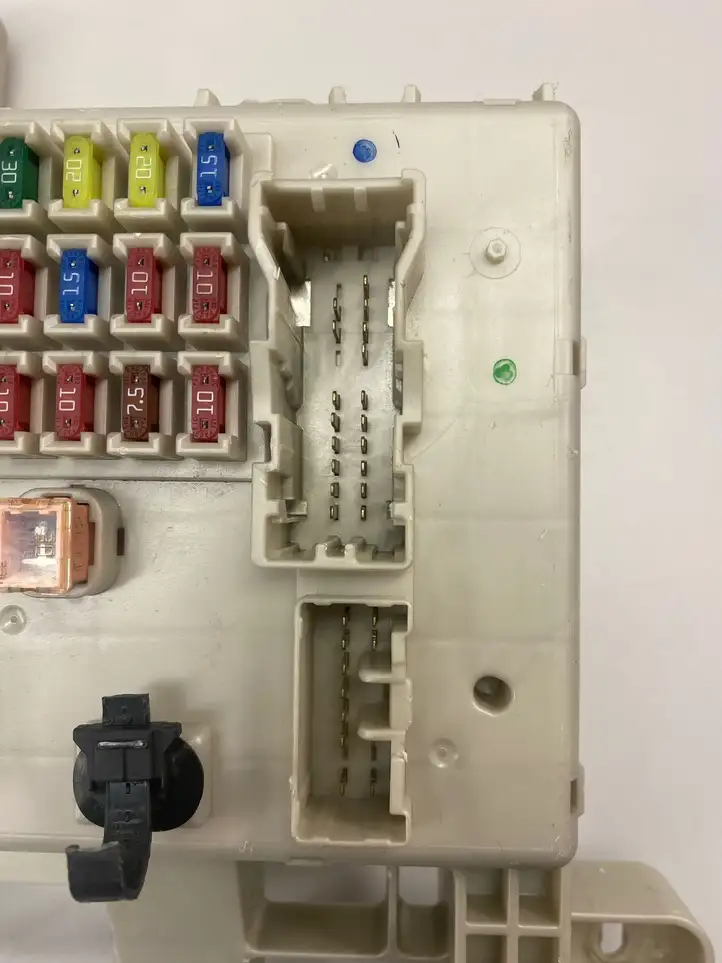 Toyota Land Cruiser (J120) (2002 - 2009) 8198050030 Блок предохранителей (комплект) — фото 5