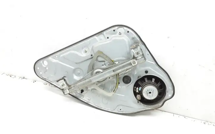 Ford Focus C-MAX (2003 - 2010) 3M51R24994CH Механический стеклоподъемник задней двери — фото 3