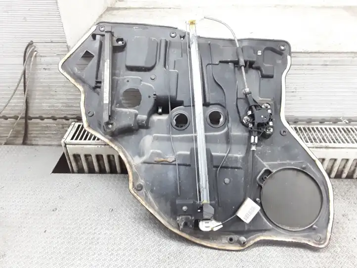 Mazda 2 (2003 - 2007) 3M71A045H22A Механический стеклоподъемник задней двери — фото 2