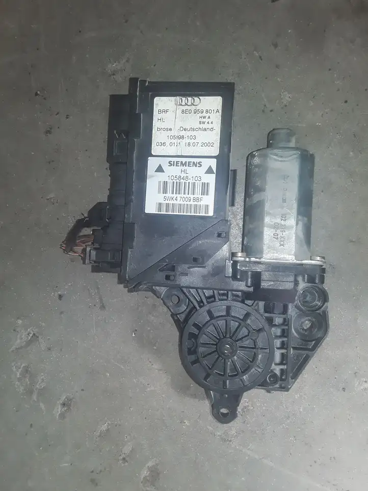 Audi A4 S4 B6 8E 8H (2000 - 2006) 8E0959801A Стеклоподъемник задней двери — фото 1