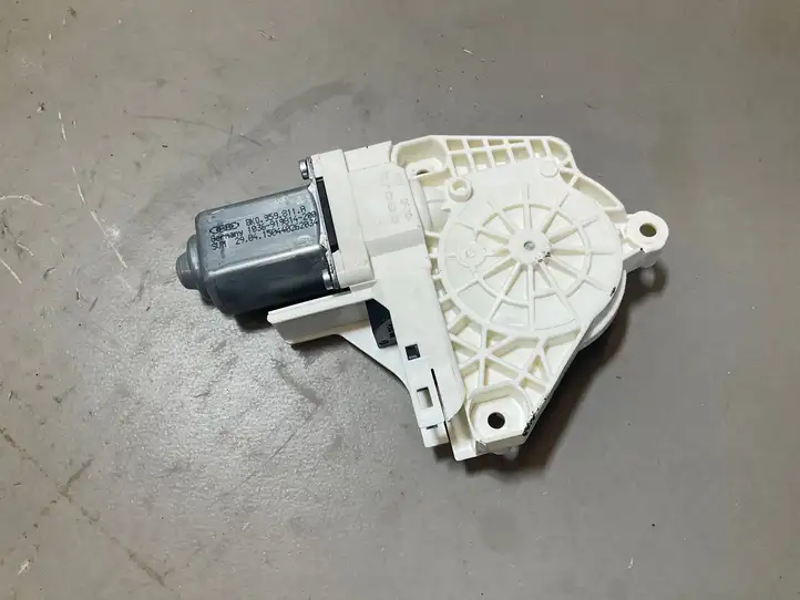 Audi Q3 (2014 - 2018)  8K0959811A Механизм подъема окон задней двери